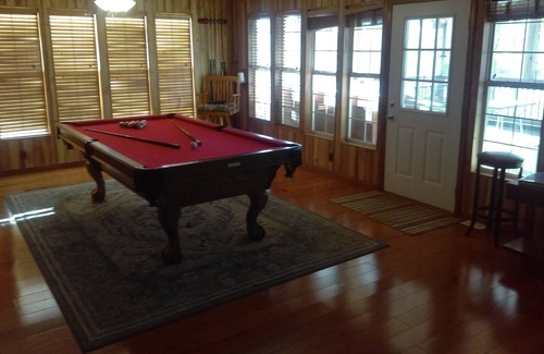 Hoyt House | Hidden 10 acre estate just off the lake