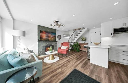 Birch Cliff House | Hidden 3BR Gem with Workspace, Fast wifi and Parking