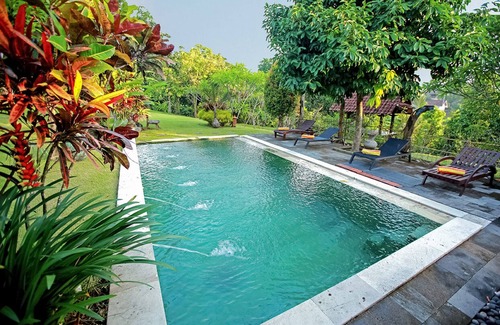 Dalung House | Hidden 4 Bedroom Joglo Historical Home, Large garden, Natural Eco living!