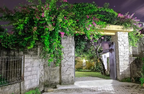 Dalung House | Hidden 4 Bedroom Joglo Historical Home, Large garden, Natural Eco living!