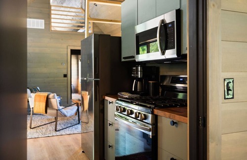 Petoskey Cabin | Hidden Acres Vestur Cabin - Ski Getaway - Hot Tub