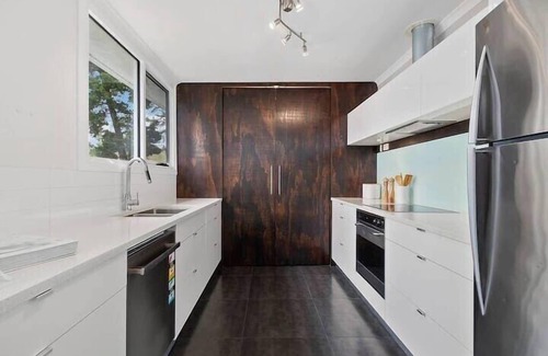 Blackmans Bay House | Hidden Bay Retreat 15 Min to Hobart, 5 Bed 3 Bath