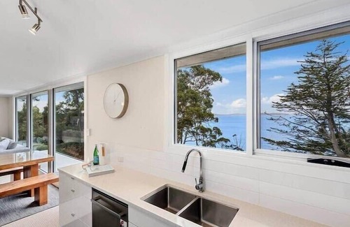Blackmans Bay House | Hidden Bay Retreat 15 Min to Hobart, 5 Bed 3 Bath