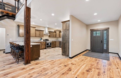 Ashton Cabin | Hidden Bear | Modern Forest Lodge Near Yellowstone
