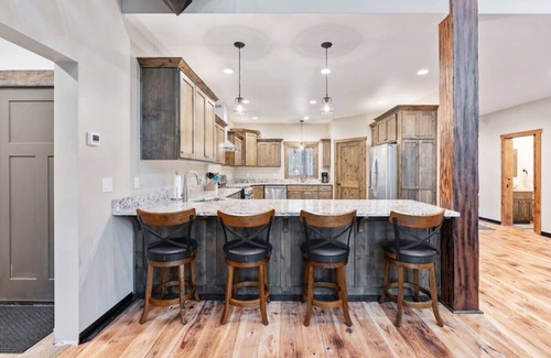 Ashton Cabin | Hidden Bear | Modern Forest Lodge Near Yellowstone