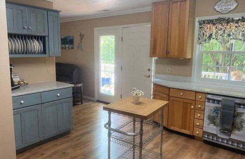 Mount Storm House | Hidden Bliss-Large 4 bedroom home at Mt Storm Lake