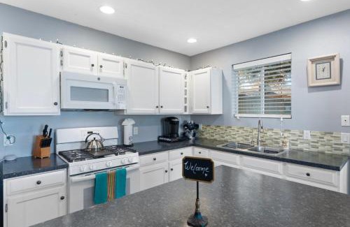 Cottonwood-Verde Village House | Hidden Courtyard Gem Near Vineyards with Shared Hot Tub Perks