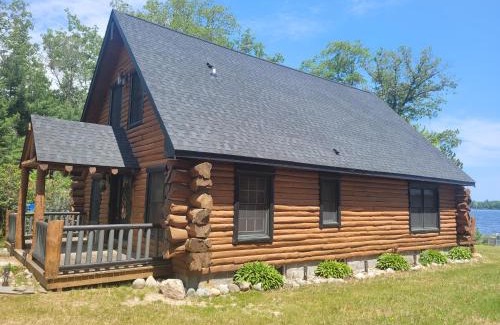 Oscoda House | Hidden Cove - Beauty On The Lake!