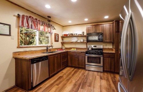 Twin Peaks Hotel | Hidden Creek Lodge | Family & Retreats | Game Room | Ponds & Streams