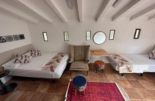 Vallromanes House | Hidden Garden Haven for 7 People