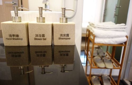 Pudong Hotel | Hidden Garden International Youth Hostel - Oriental Pearl & Lujiazui