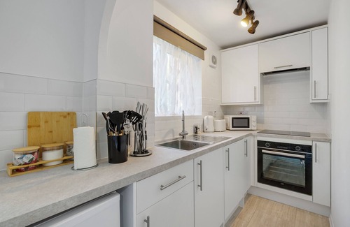 Tottenham Hale Apartment | Hidden gem;10 minutes from Tottenham Stadium with free parking and fast WIfI