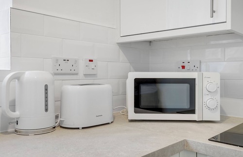 Tottenham Hale Apartment | Hidden gem;10 minutes from Tottenham Stadium with free parking and fast WIfI