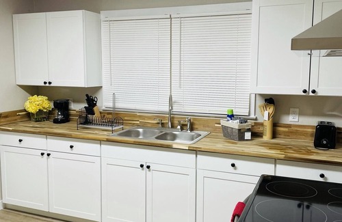 Rossville Apartment | Hidden Gem-10 minutes to DT Chatt! Perfect for teleworkers, small families, etc.