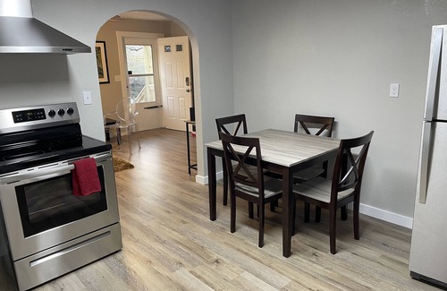 Rossville Apartment | Hidden Gem-10 minutes to DT Chatt! Perfect for teleworkers, small families, etc.