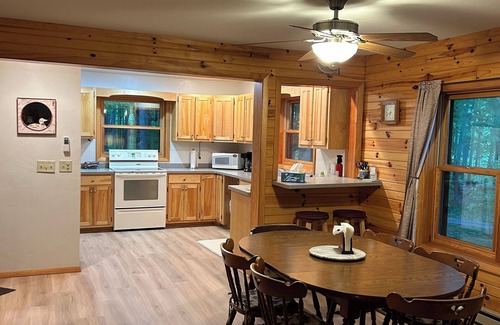 Wauksaukee Cabin | HIDDEN GEM! 2-bedroom cabin outside of Crivitz on Lake Noquebay