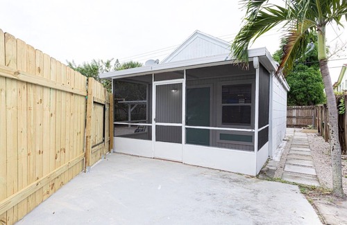 South Palm Park Neighborhood Association Cottage | Hidden Gem #2 @ Lake Worth