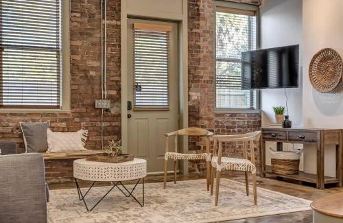 Springfield House | Hidden-Gem 2B Towhhouse in Springfield Close to DT and Stadium!