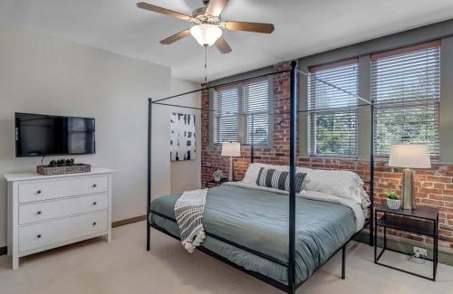Springfield House | Hidden-Gem 2B Towhhouse in Springfield Close to DT and Stadium!