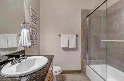 Springfield House | Hidden-Gem 2B Towhhouse in Springfield Close to DT and Stadium!