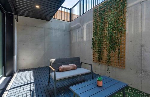 Palmerston Apartment | Hidden Gem - 3 BR Steps to Little Italy and UofT