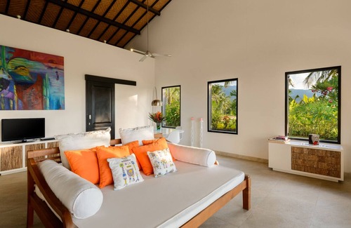 Kalibukbuk Villa | Hidden Gem 3br Pool Villa Ocean View & Mountain Backdrop