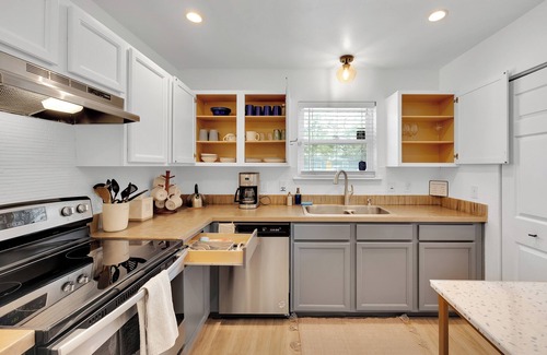 Jacksonville Beach House | {Hidden Gem} Beach Home, Steps to Ocean, 6 Bikes. Complete Kit for the beach