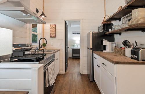 Whitefish House | Hidden Gem Cabin in Hungry Horse, Firepit, Close to Glacier