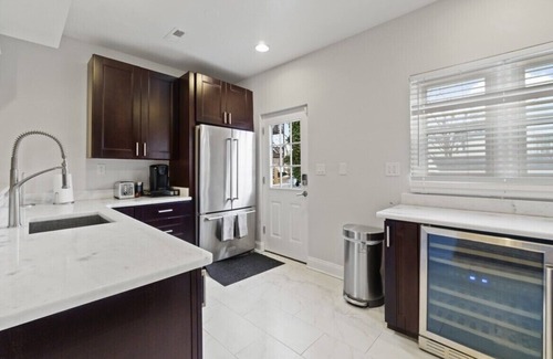 Barney Circle House | Hidden Gem@Capitol Hill, 4BDR,2.5BA , 2 Blocks to Metro - DowntownDC, DCA, IAD