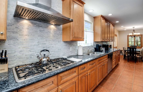 Encino House | Hidden Gem | Centrally Located | Family Friendly