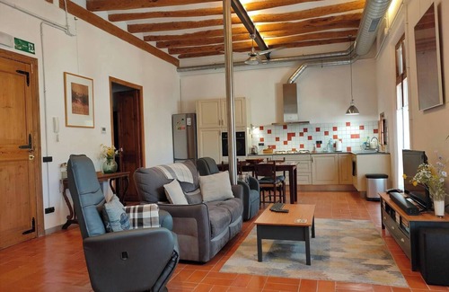 Barbera de la Conca House | Hidden Gem: Wine Village Rooftop Retreat
