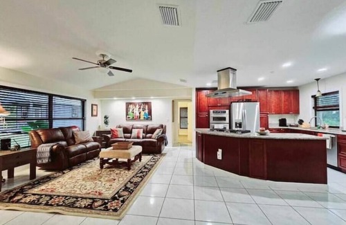 Sebring House | Hidden Gem Home @Oceanside Ave