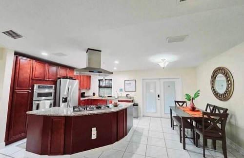 Sebring House | Hidden Gem Home @Oceanside Ave