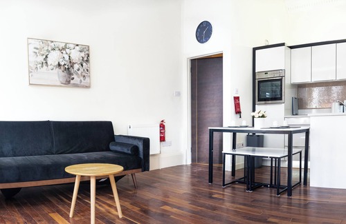 Merchiston Apartment | Hidden Gem in the Heart of the City, Freshly Renovated, Entire Apartment!