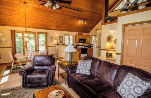 Skyland Cabin | Hidden Gem in the mountains w/hot tub