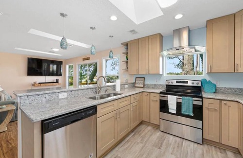 Northside Cottage | Hidden Gem Island Cottage, ② King Beds, 75" HDTV, Scenic Views