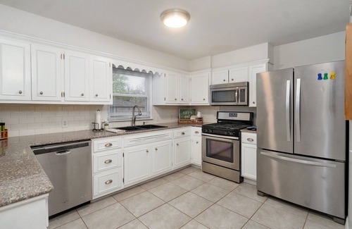 University Heights House | Hidden Gem less than 5 minutes from Bass Pro/Wonders of Wildlife, MSU and Mercy