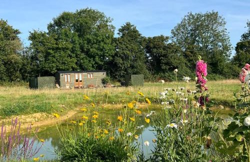 Howlett End Other | Hidden Gem Luxury Shepherd Hut - Pea Pod