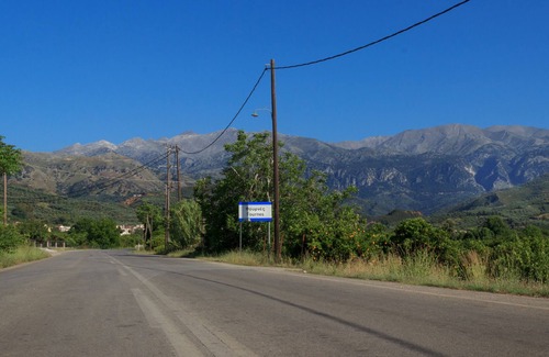 Agia House | ♦ Hidden Gem ♦ Modern house ▎Flower yard ▎Quiet village ▎Nature ▎Hikes