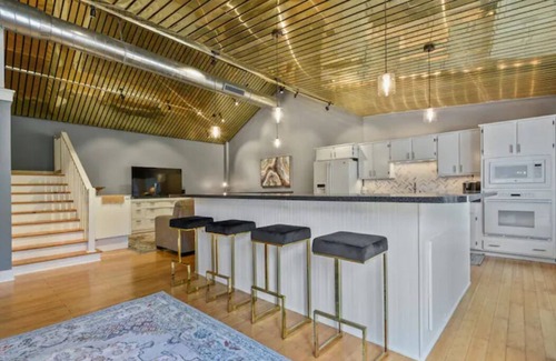 Gulfport House | Hidden Gem near the Beach and Downtown-Guest House only