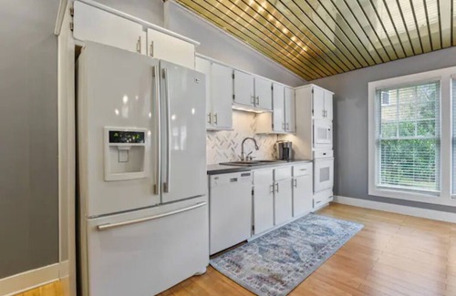 Gulfport House | Hidden Gem near the Beach and Downtown-Guest House only