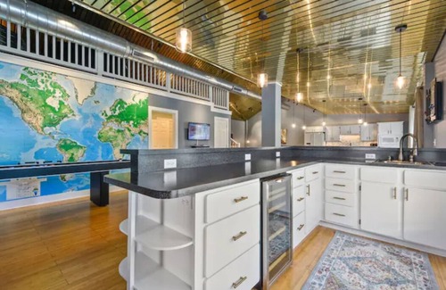 Gulfport House | Hidden Gem near the Beach and Downtown-Guest House only