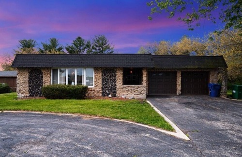 Homer Glen House | Hidden Gem OASIS 40 minutes away from Chicago