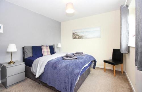 Ollerton Apartment | Hidden Gem of Newark - Sleeps 6