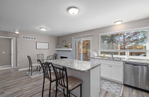 St. Peters House | Hidden Gem on Hillview * 4BD * Games * Good Vibes