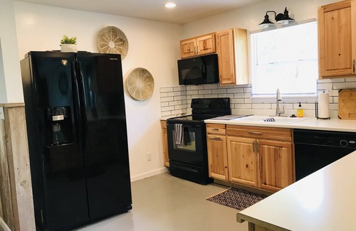 Uvalde House | Hidden Gem on the Crystal clear water of the Nueces River
