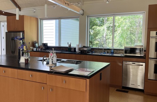 Washington House | Hidden Gem on the prairie, a house of light and ease