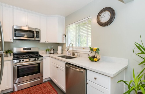 Crescent Park Apartment | "Hidden Gem" on University Ave downtown Palo Alto.