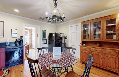 Waynesville Condo | Hidden gem overlooking downtown Waynesville - extremely walkable location