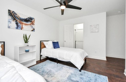 Southeast Houston Villa | Hidden Gem Safari Home w/Backyard Near Midtown